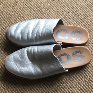 SOREL Silver Metallic Mules. Size 7. Super comfortable.